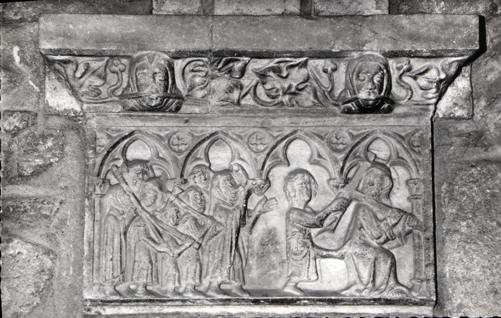 CPA Elne PO Le Cloitre Jesus conduit au Golgotha Tombeau du XIV siecle 