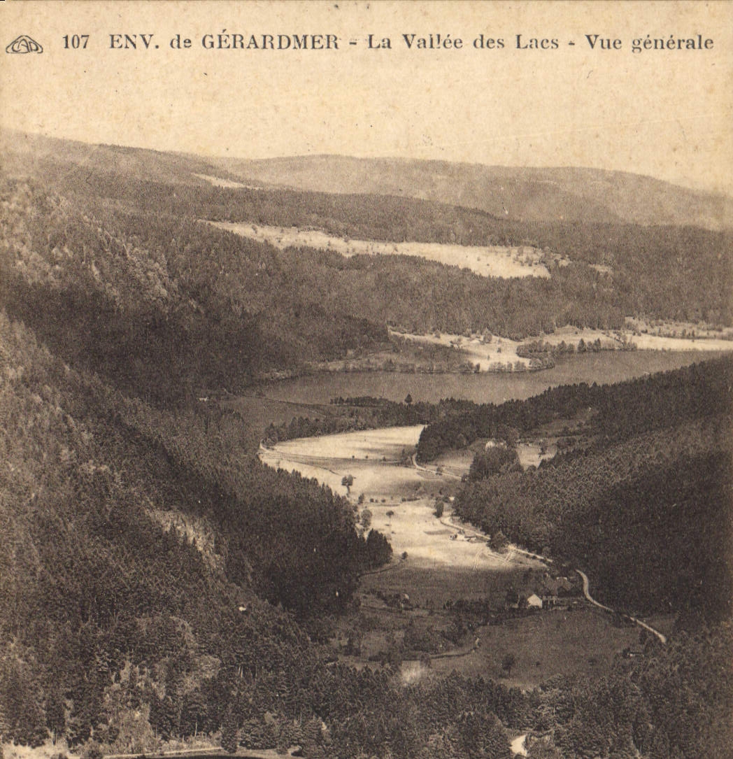 CPA Env de Gerardmer La Valle des Laes Vue generale 