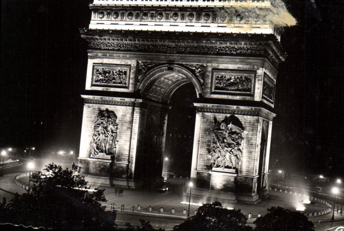 CPA Paris La Place de l'Etoile illuminee 