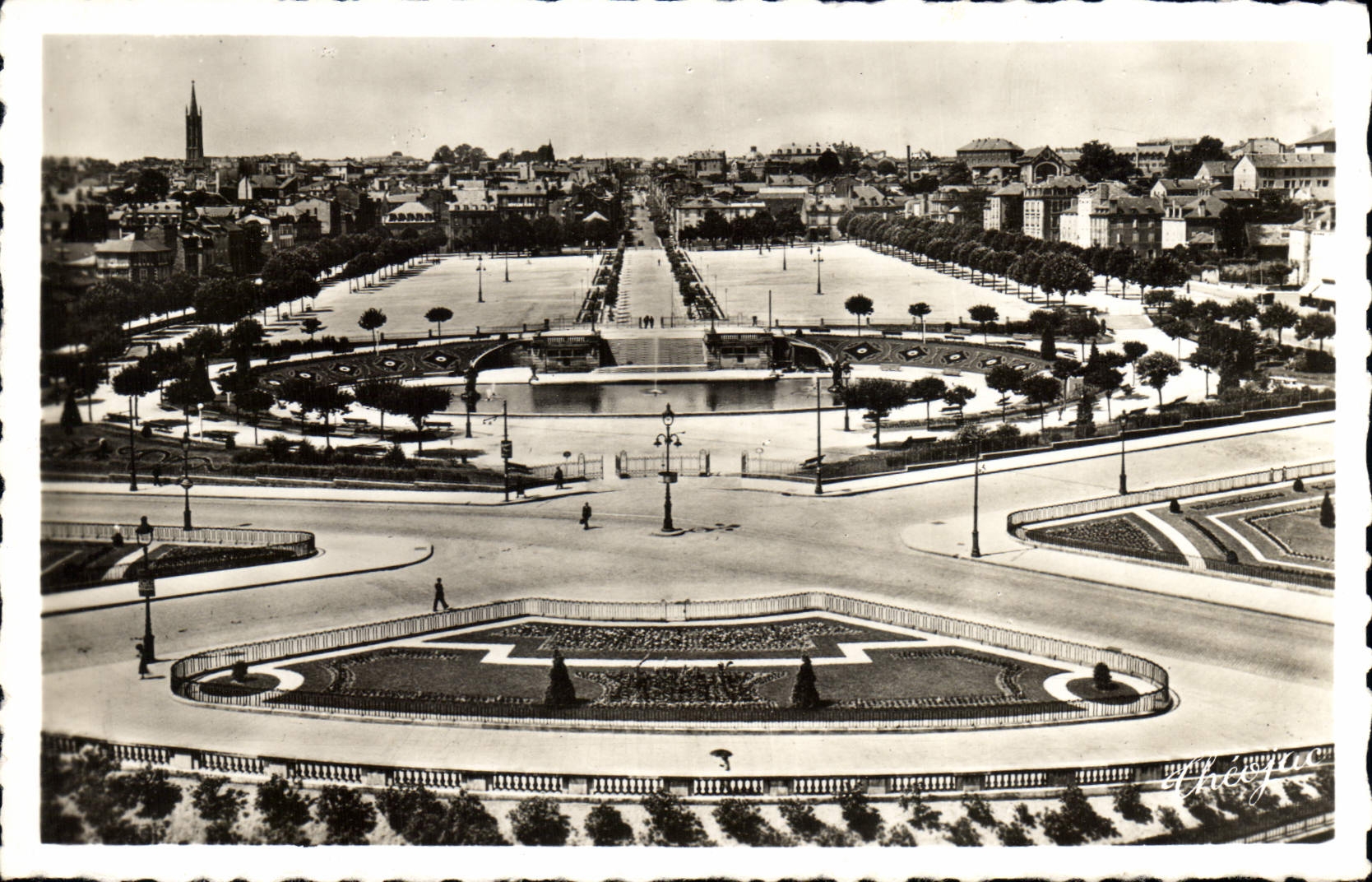 CPA Limoges Hte V Vue generale sur les Jardins de la Gare 