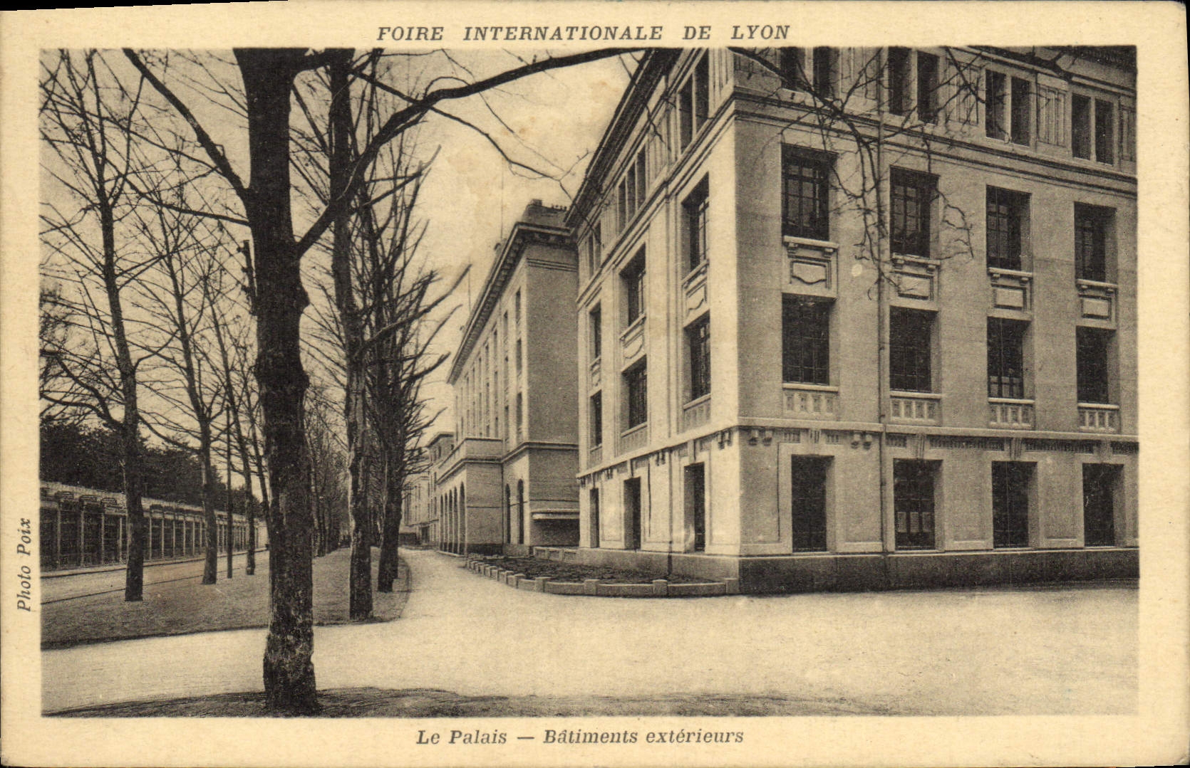 CPA Foire Internationale de Lyon Le Palais Batiments extererieurs 