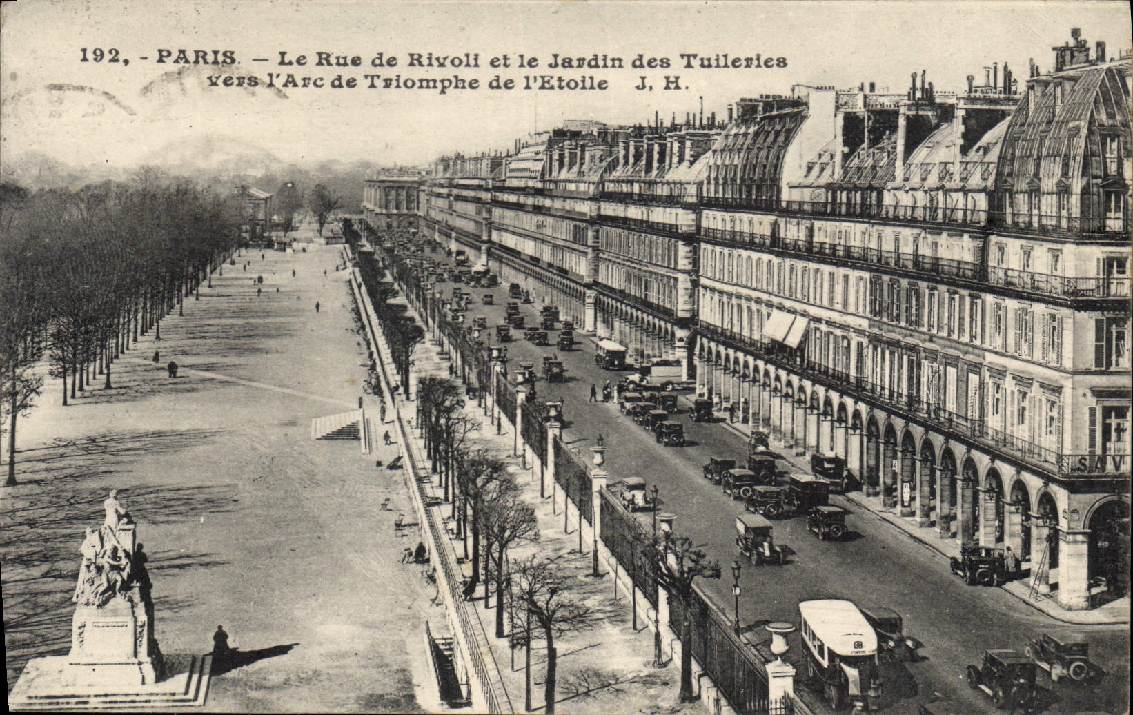 CPA Paris le Rue de Rivoli et le Jardin des Tuileries vers l'Arc de Triomphe de l'Etoile