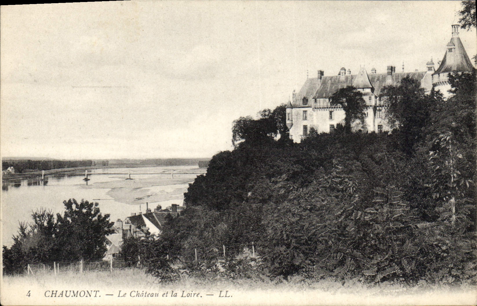 CPA Chaumont Le Chateau et la Loire 