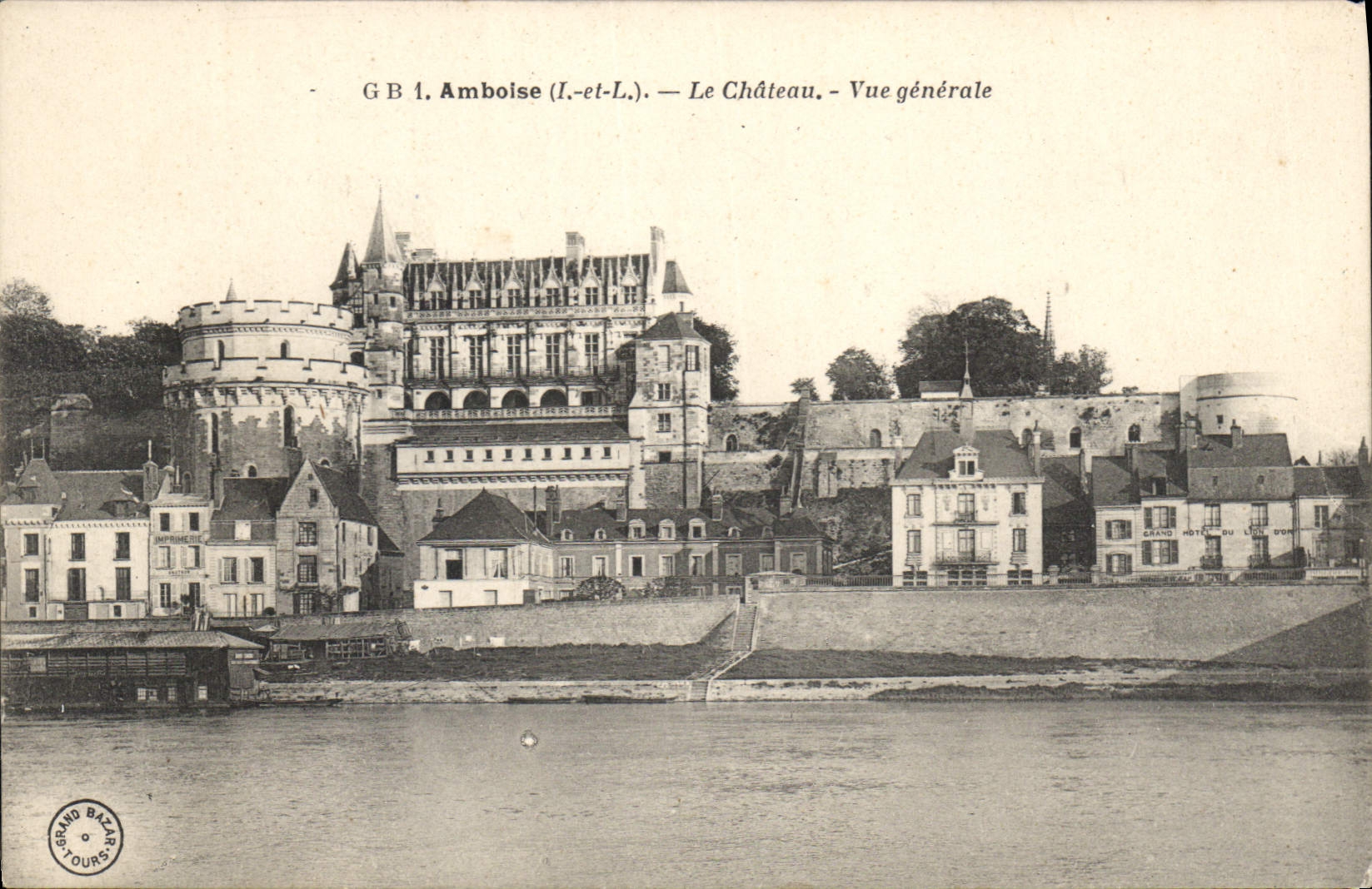CPA Amboise L et L Le Chateau Vue generale 