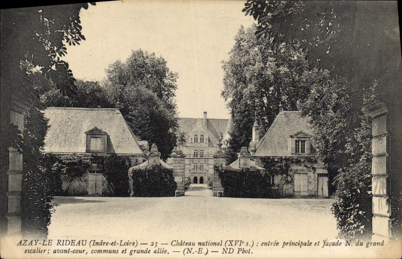 CPA Azay le Rideau Indre et Loire Chateau national entree principale et facade N du Grand escalier 