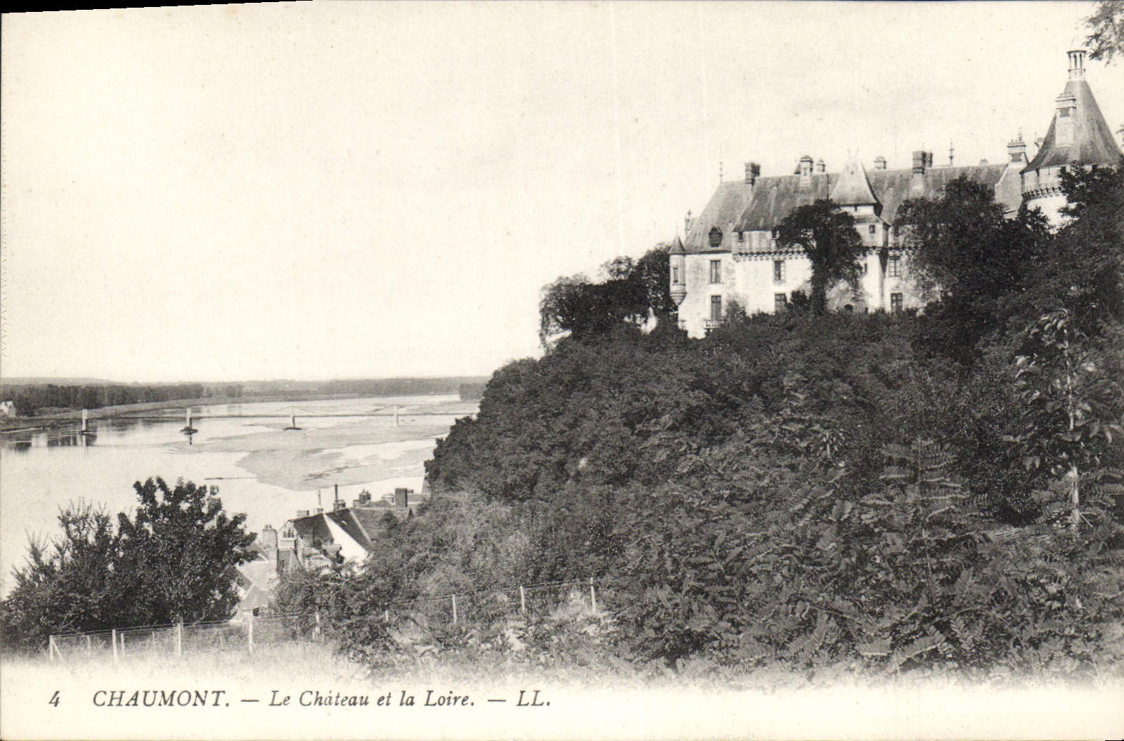 CPA Chaumont Le Chateau et la Loire 