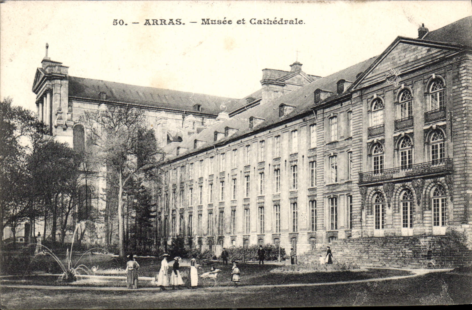 CPA Arras Musee et Cathedrale 