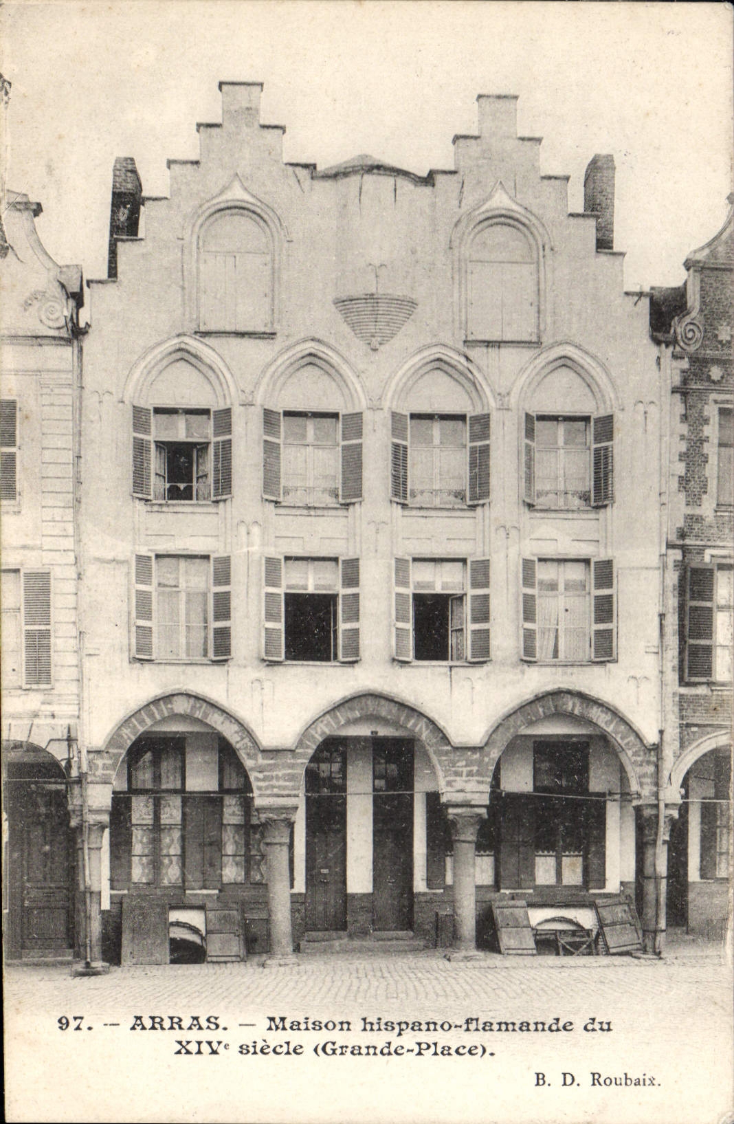 CPA Arras Maison hispano flamande du XIV siecle Grande Place 