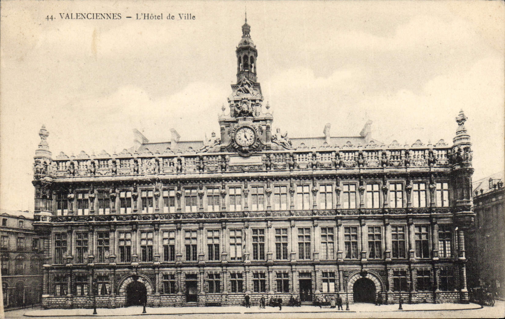 CPA Valenciennes L'Hotel de Ville 