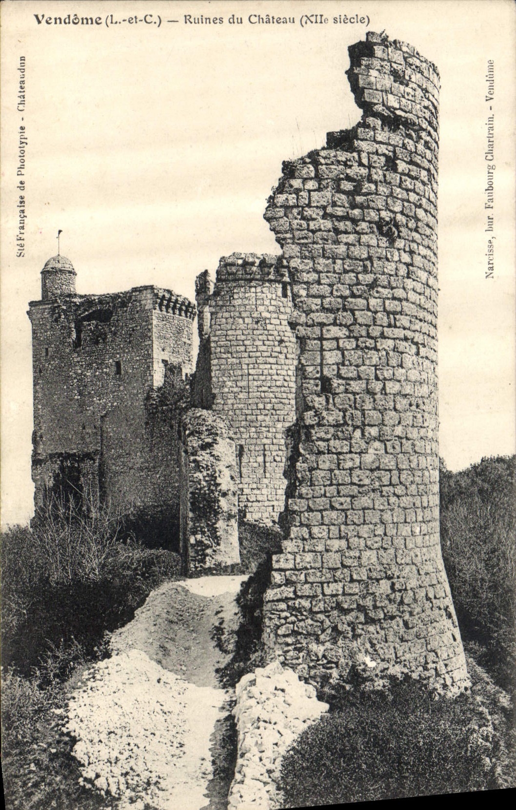 CPA Vendome L et C Ruines du Chateau 
