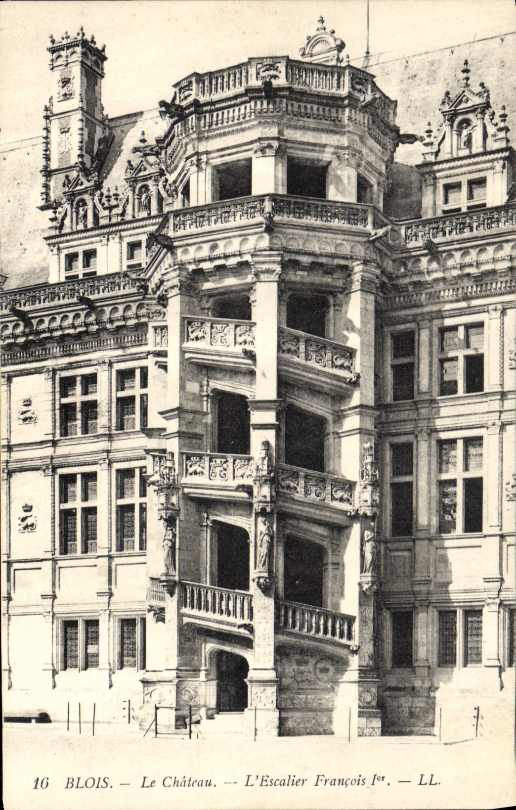 CPA Blois Le Chateau L'Escalier Francois 1er