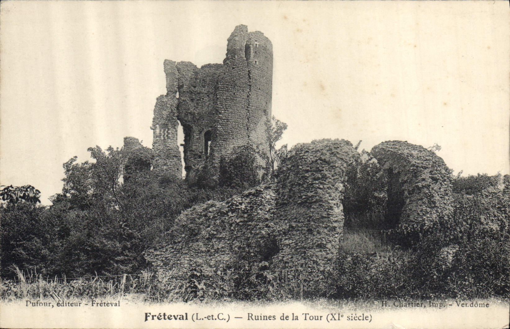 CPA Freteval L et C Ruines de la Tour