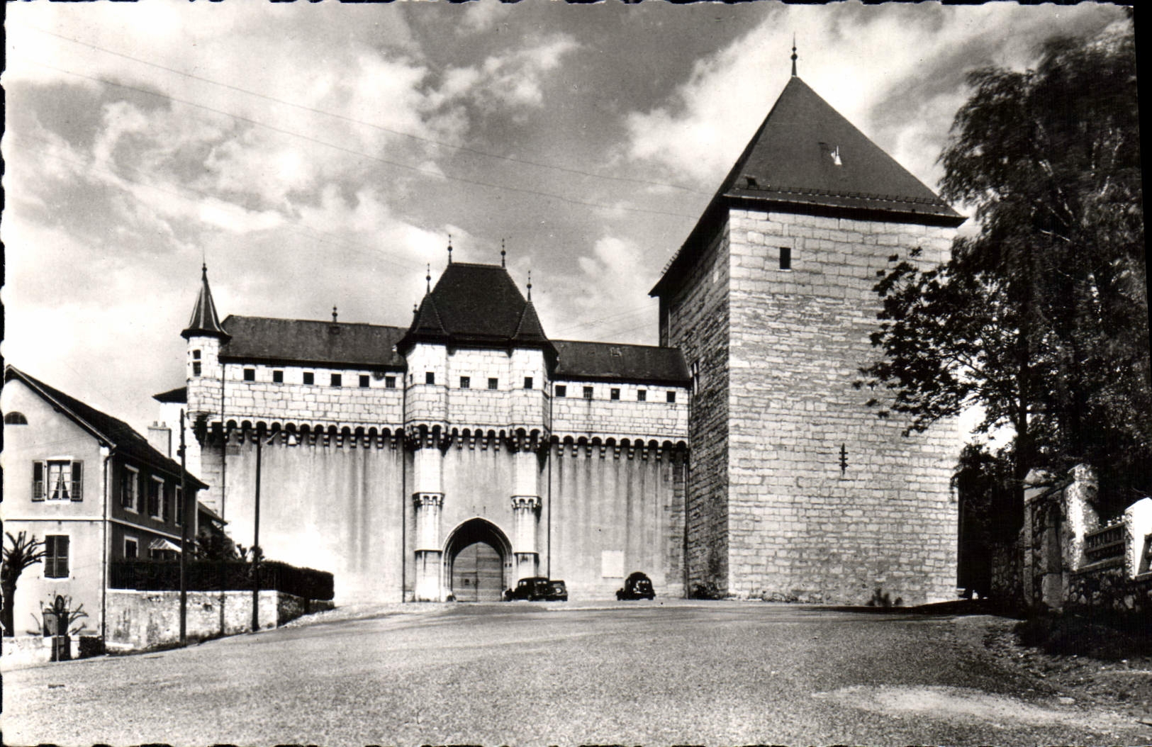 CPA Le Vieil Annecy Le Chateau des Ducs de Nemours