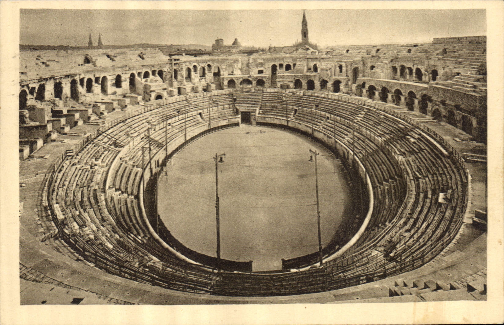 CPA Nimes Interieur des Arenes romaines 