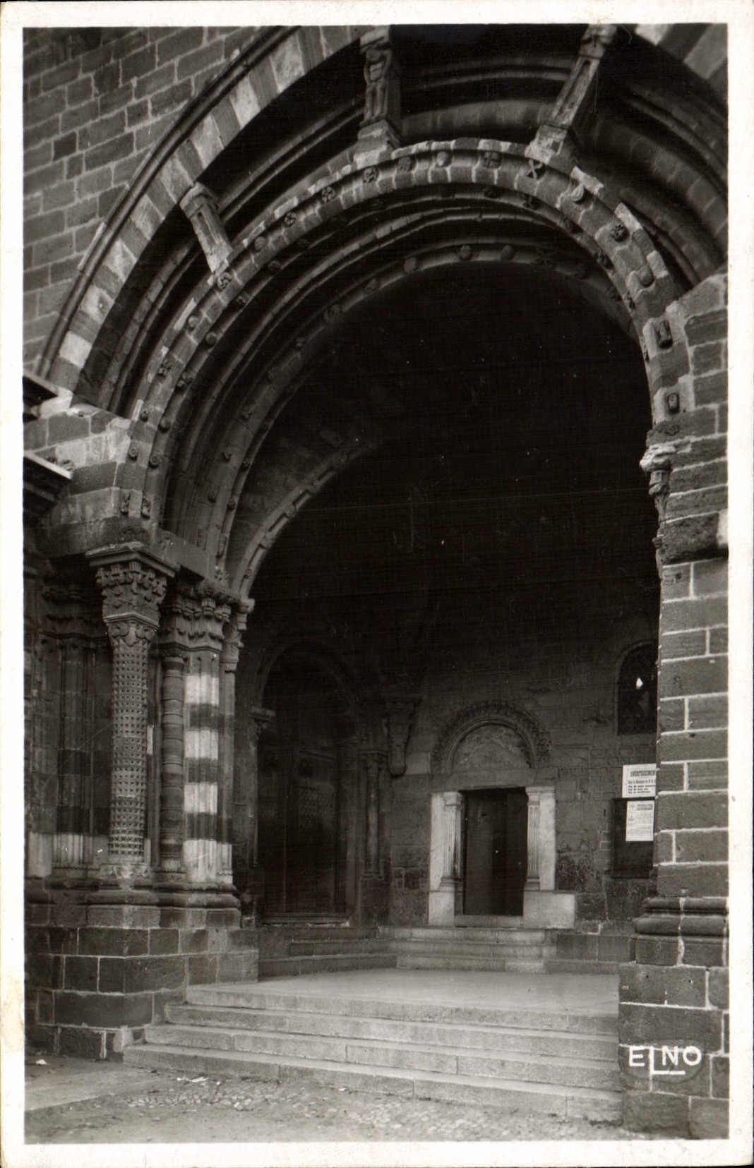 CPA Le Puy Hte Loire Le Porche du For la porte Papale et la Porte Romane 