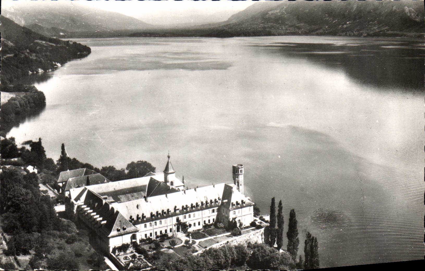 CPA L'Abbaye d'Hautecombe et le Lac du Bourget Savoie