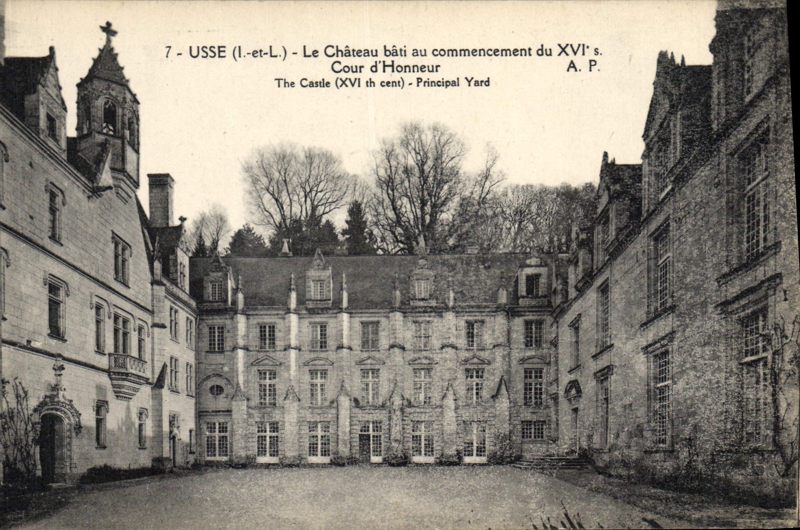 CPA Usse I et L Le Chateau bati au commencement du XVI Cour d'Honneur