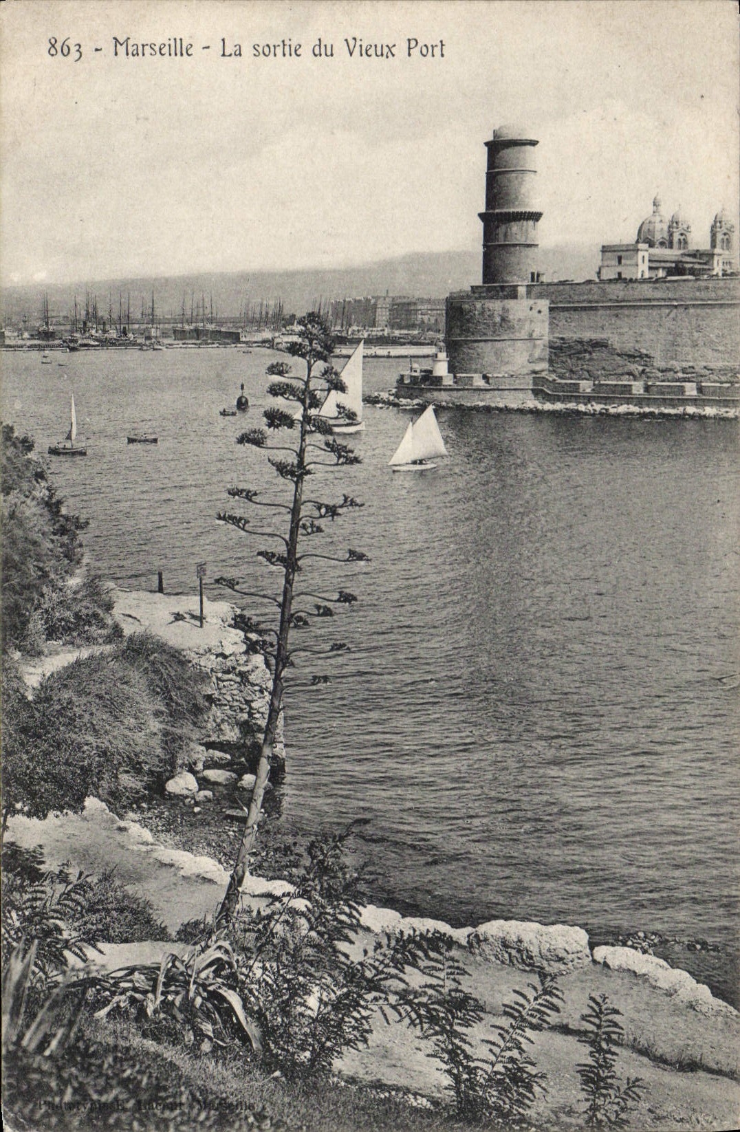CPA Marseille La sortie du Vieux Port