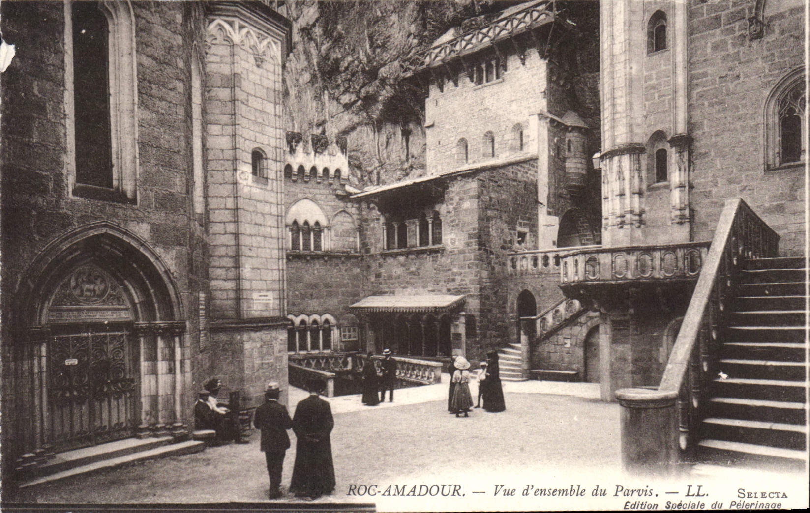 CPA Roc Amadour Vue d'ensemble du Parvis