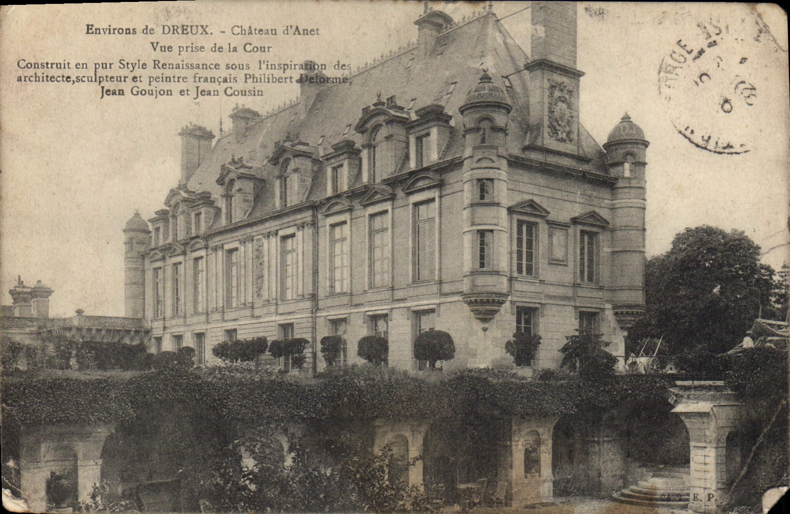 CPA Environs de Dreux Chateau d'Anet Vue prise de la Cour 