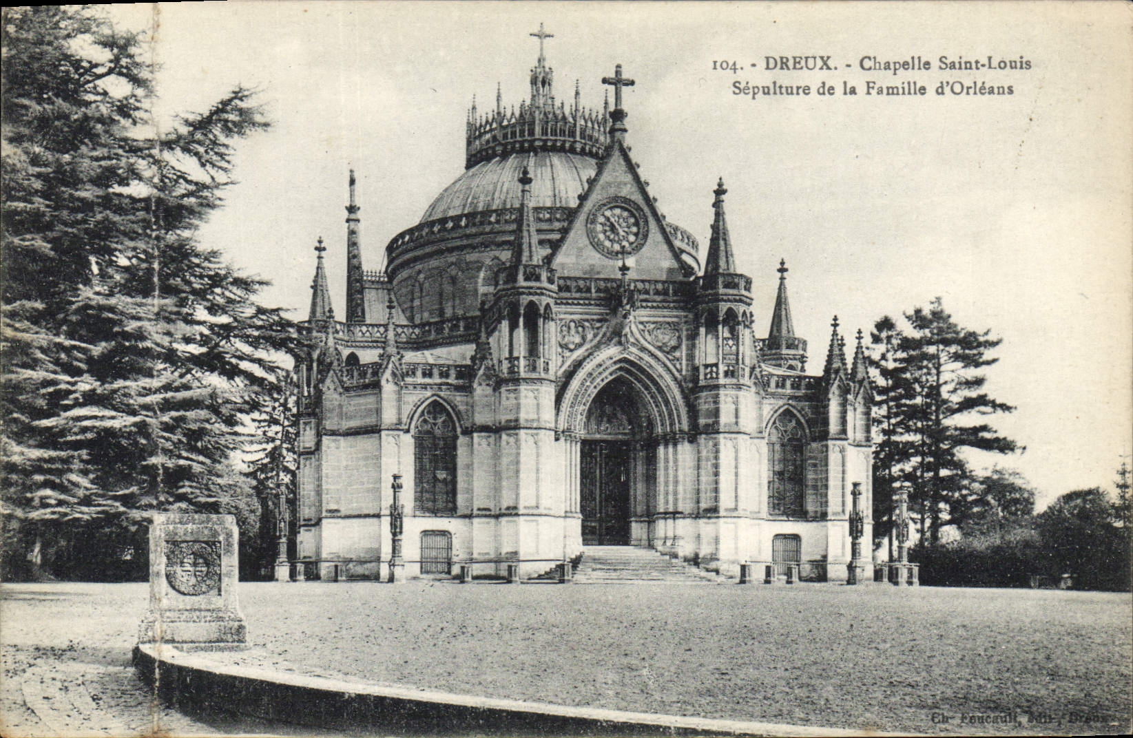 CPA Dreux Chapelle Saint Louis Sepulture de la Famille d'Orleans