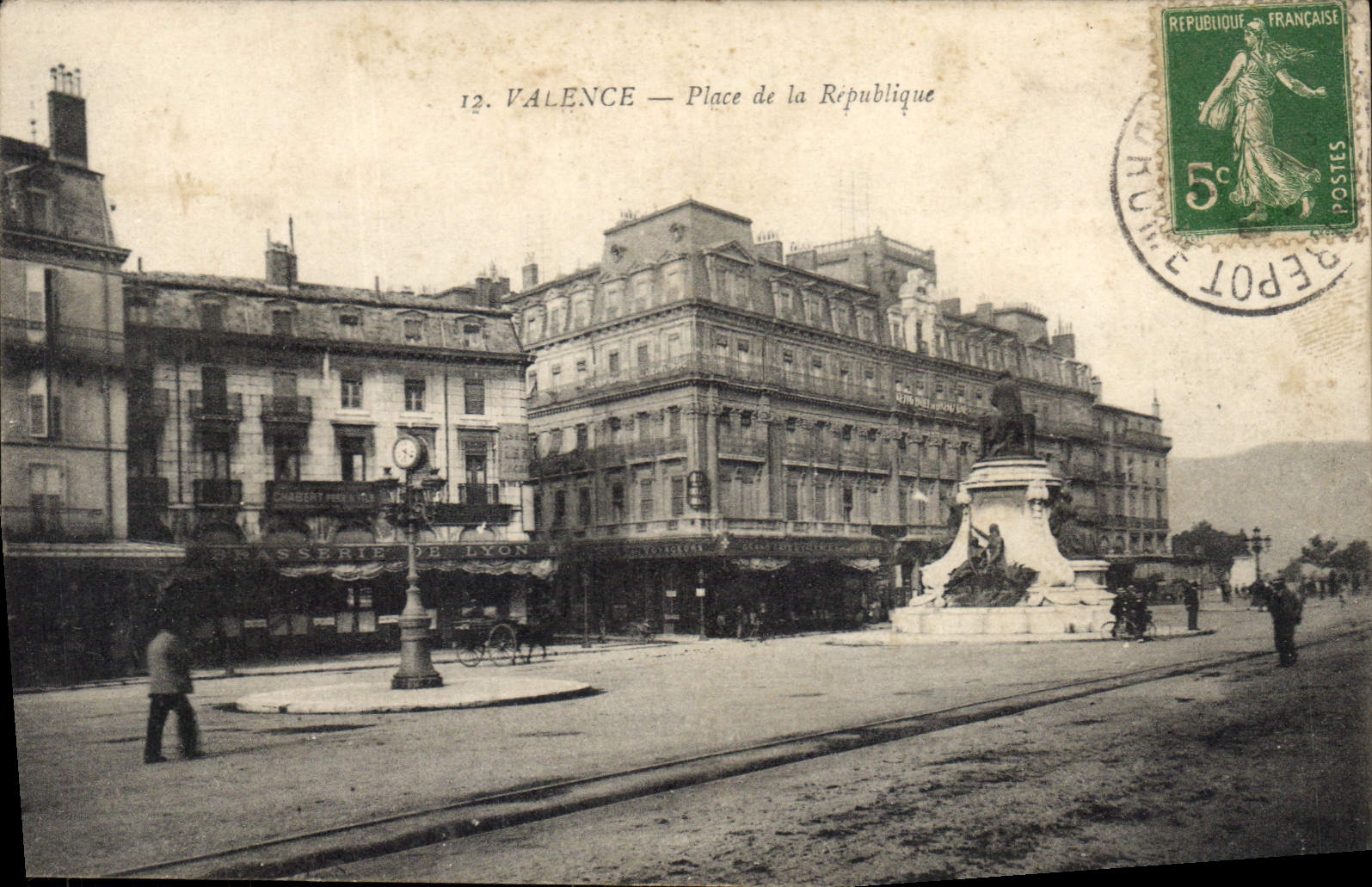 CPA Valence Place de la Republique 