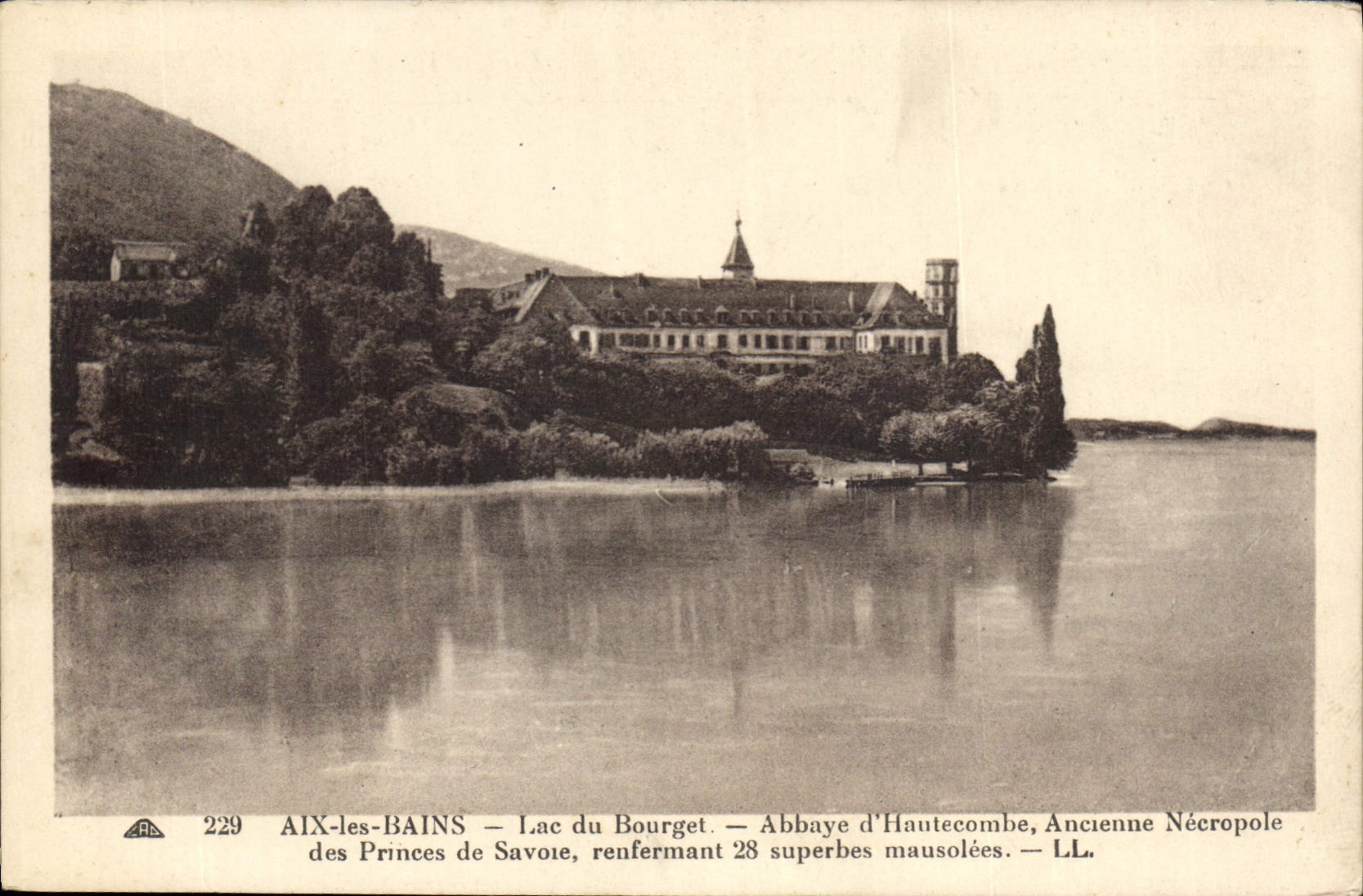 CPA Aix les Bains Lac du Bourget Abbaye d'Hautecombe Ancienne Necropole 