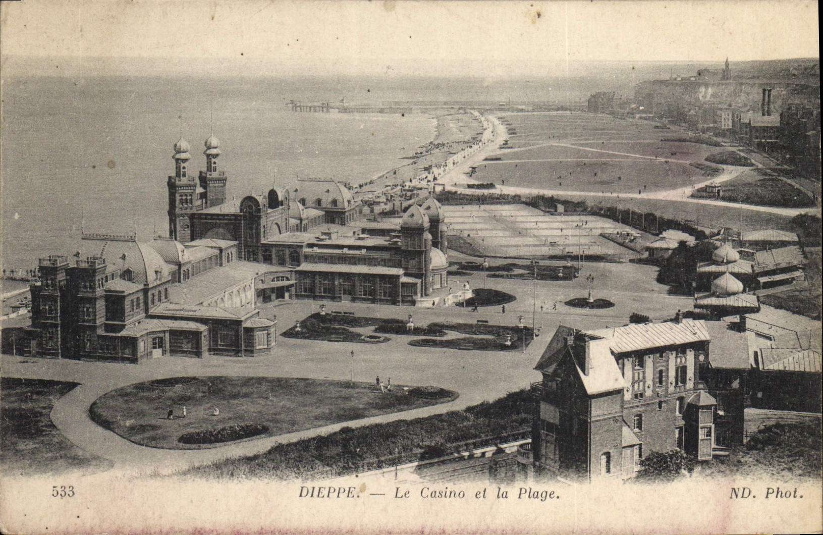CPA Dieppe Le Casino et la Plage 