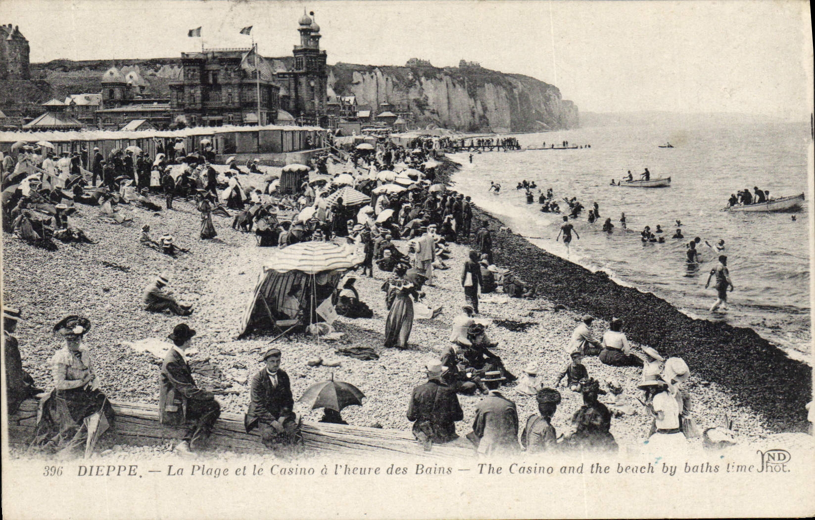 CPA Dieppe La Plage et le Casino a l'heure des Bains 