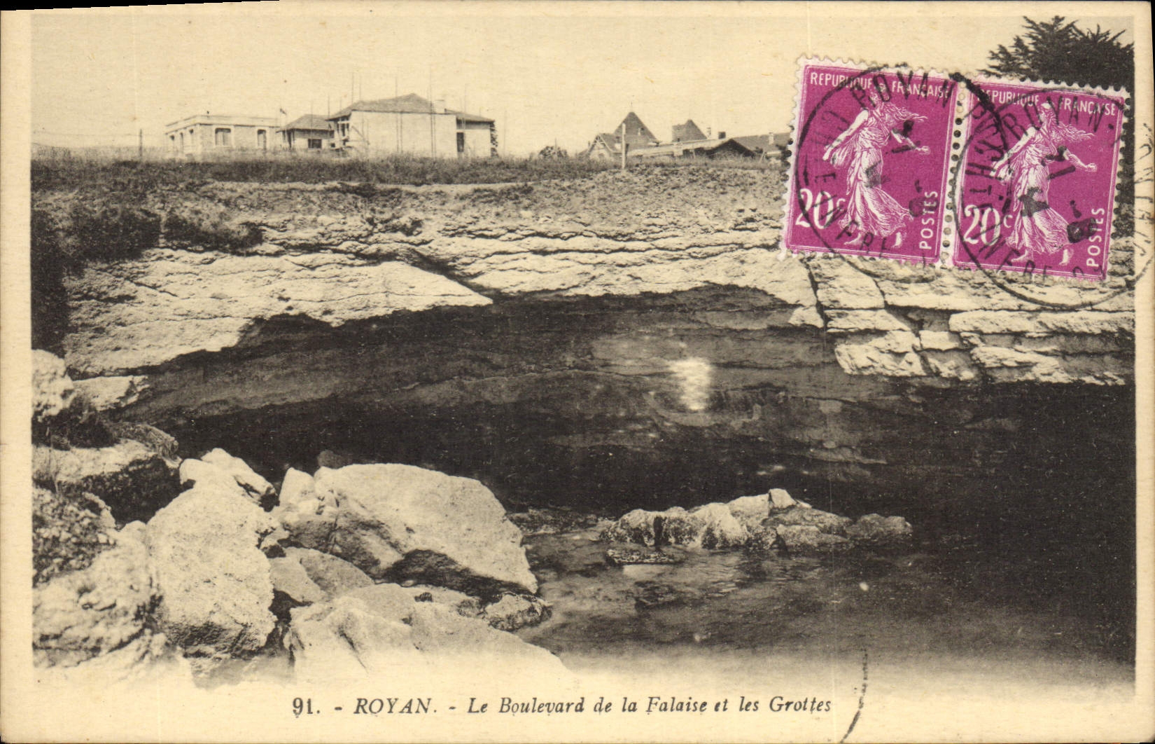 CPA Royan Le Boulevard de la Falaise et les Grottes