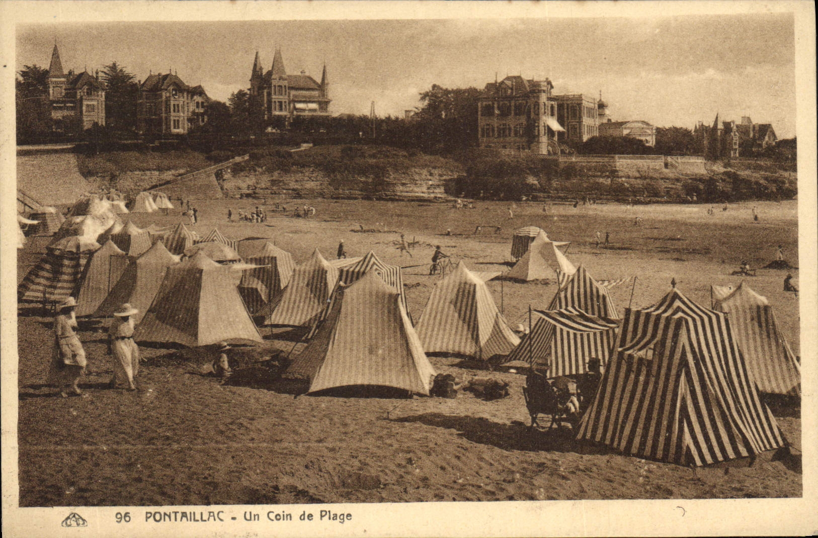 CPA Pontaillac Un Coin de Plage 