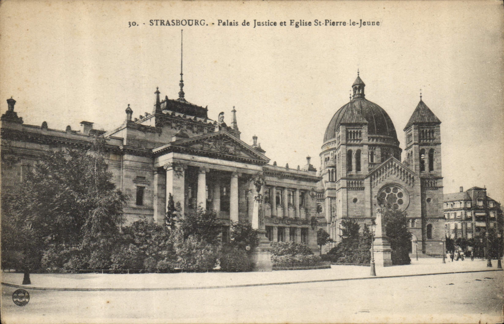 CPA Strasbourg Palais de Justice et eglise St Pierre le Jeune 