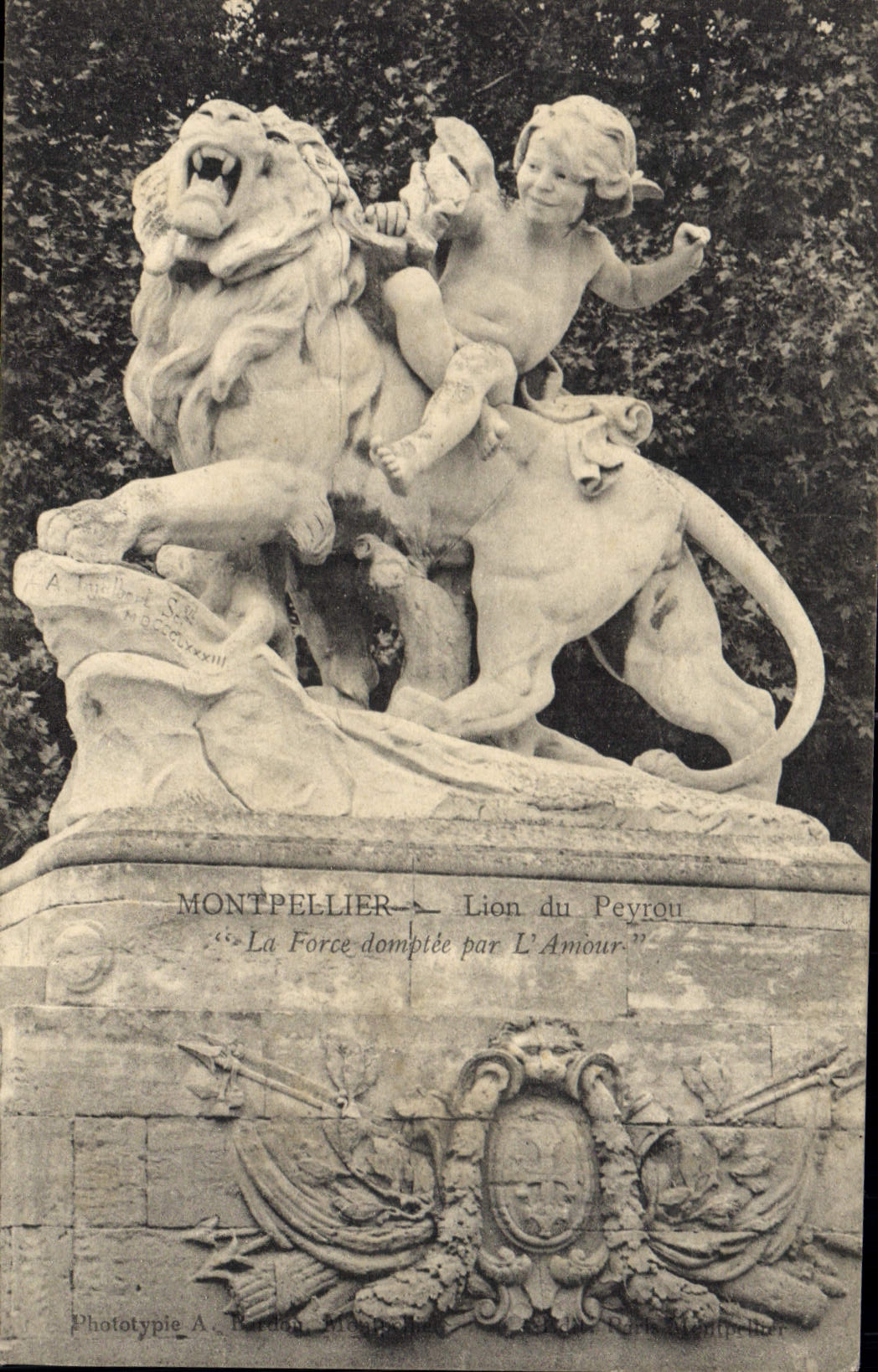 CPA Montpellier Lion du Peyrou la Force domptee par l'Amour 