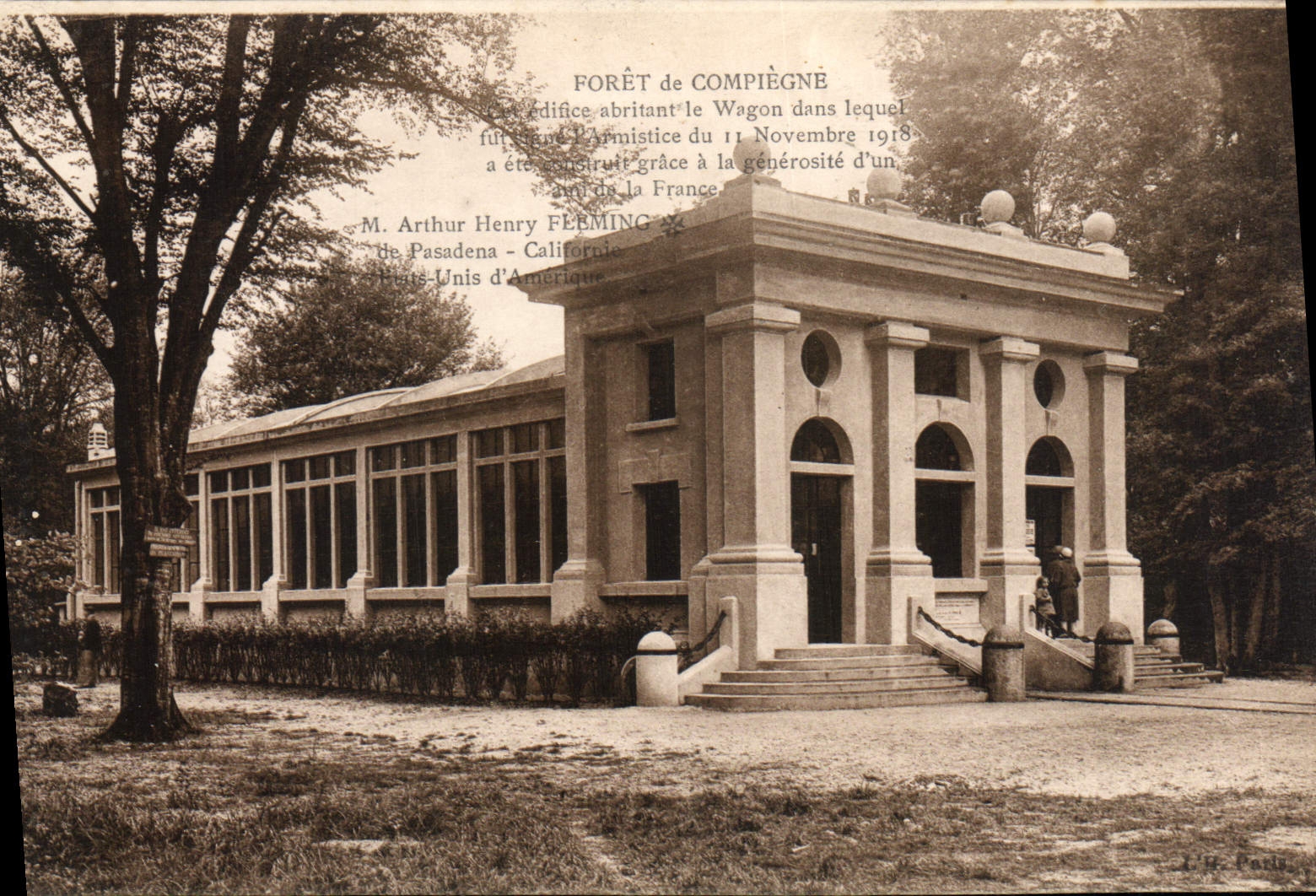 CPA Foret de Compiegne difice abritant le Wagon dans lequel fut signe l'Armistice le 11 Novembre 191