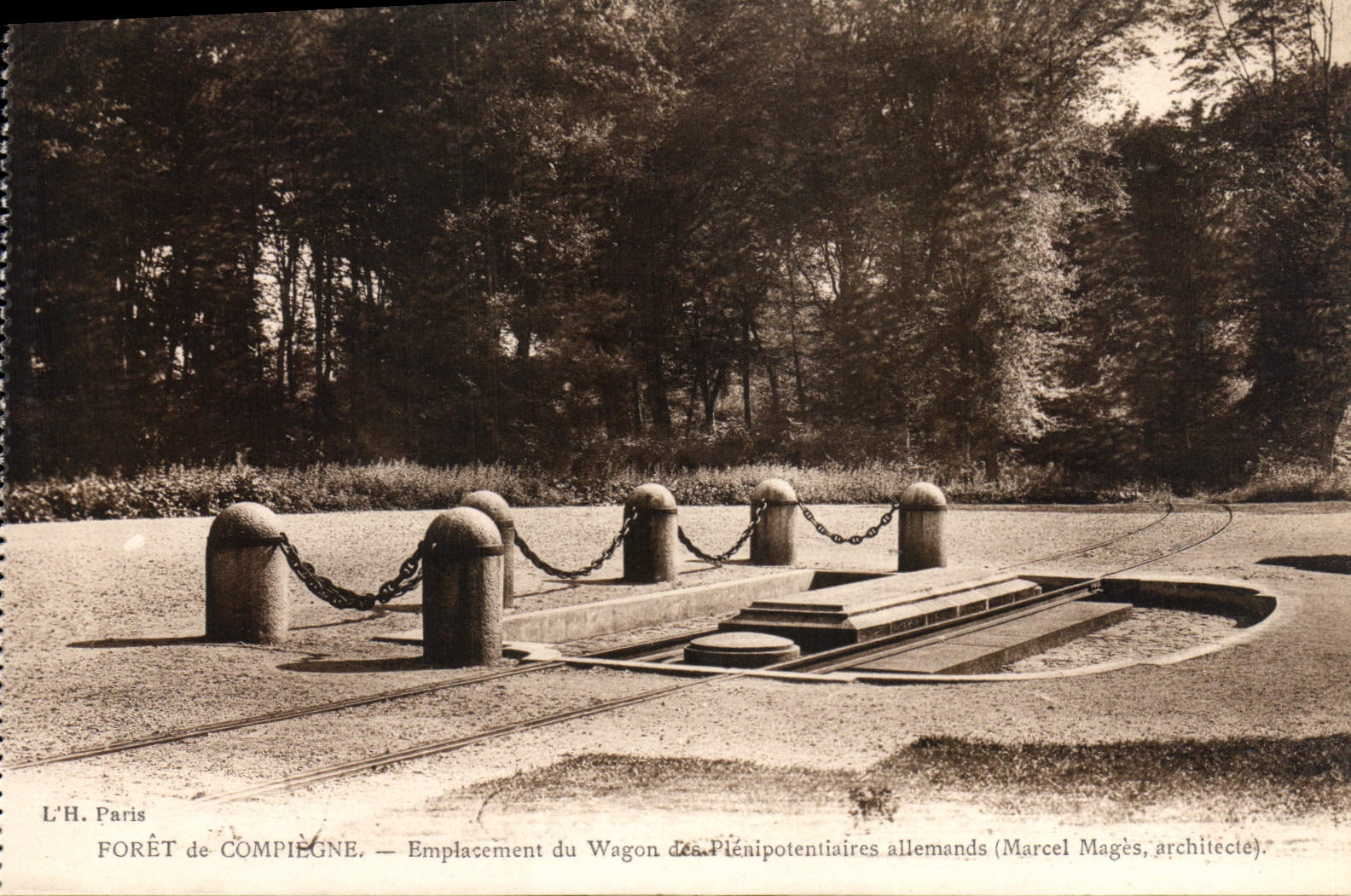 CPA Foret de Compiegne Emplacement du Wagon des Plenipotentiares Allemands Marcel Mages architecte 