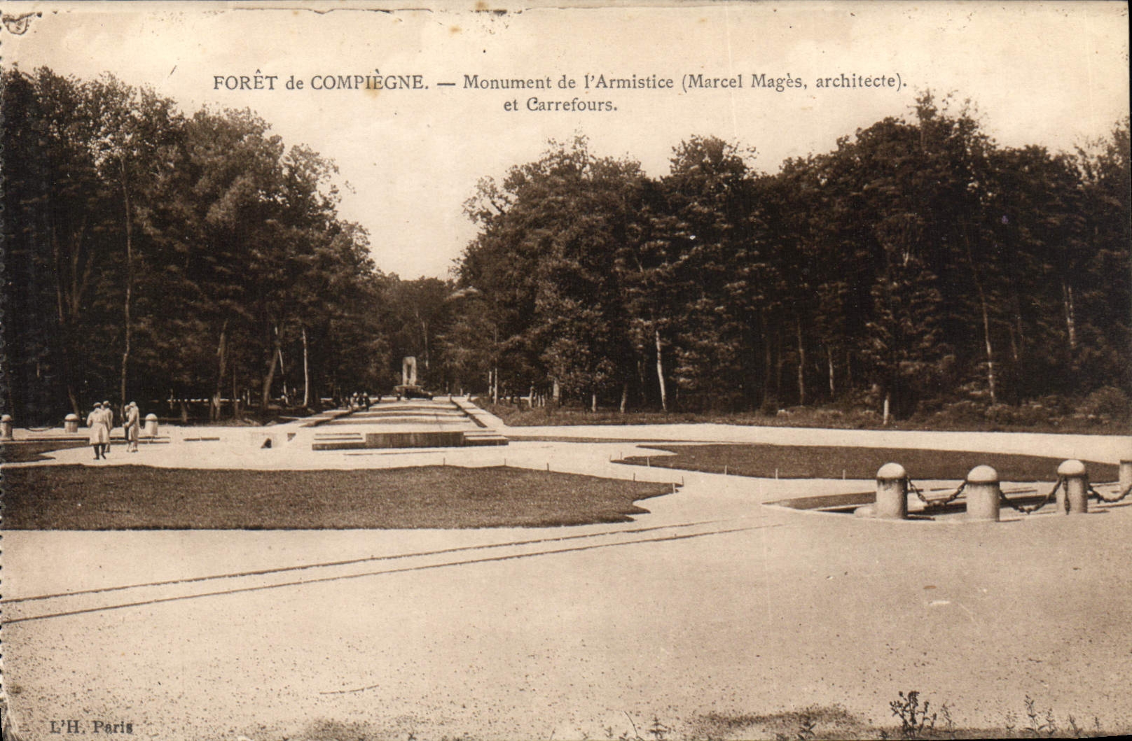 CPA Foret de Compiegne Monument de l'Armistice Marcel Mages architecte et Carrefours
