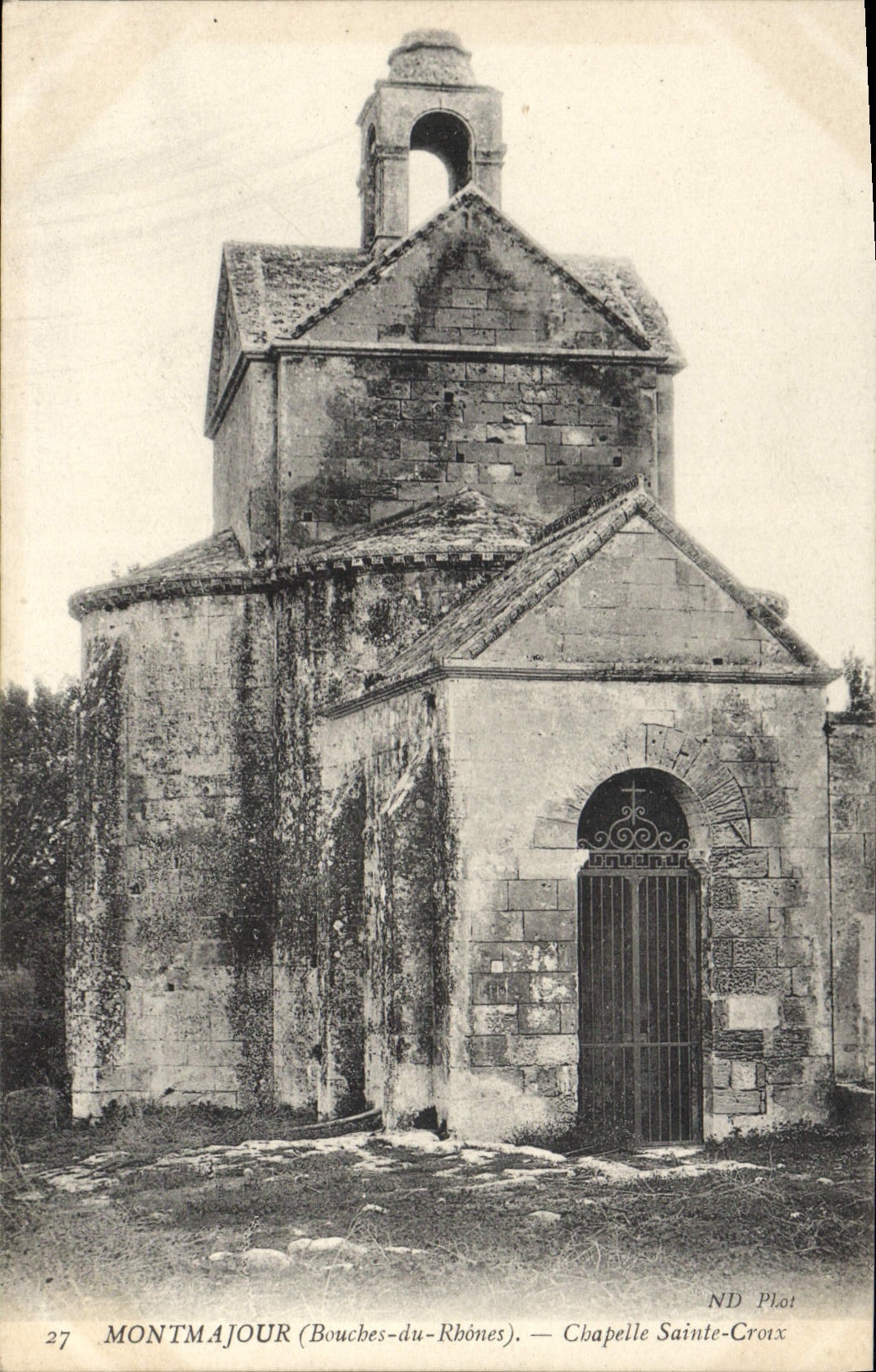 CPA Montmajour Bouches du Rhones Chapelle Sainte Croix 