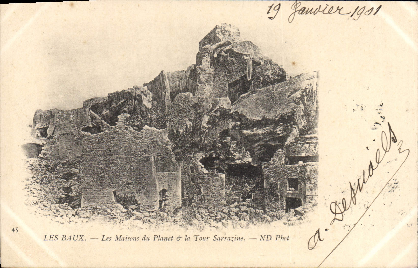 CPA Les Baux les Maisons du Planet et la Tour Sarrazine 
