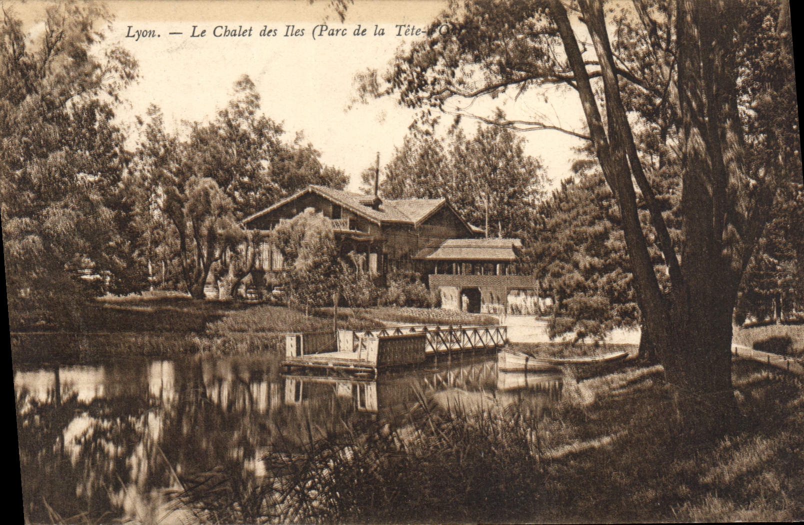 CPA Lyon Le Chalet des Iles Parc de la Tete d'Or 
