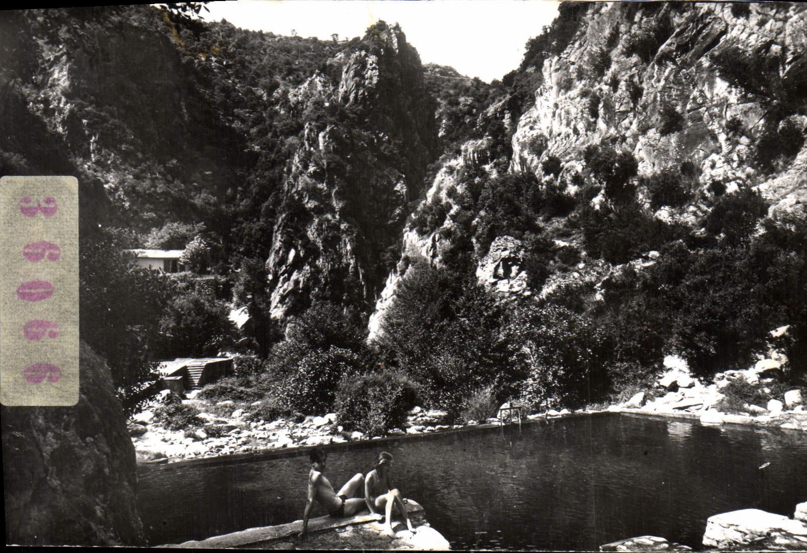 CPA Amelie les Bains P O Perle des Pyrenees Piscine dans les Gorges