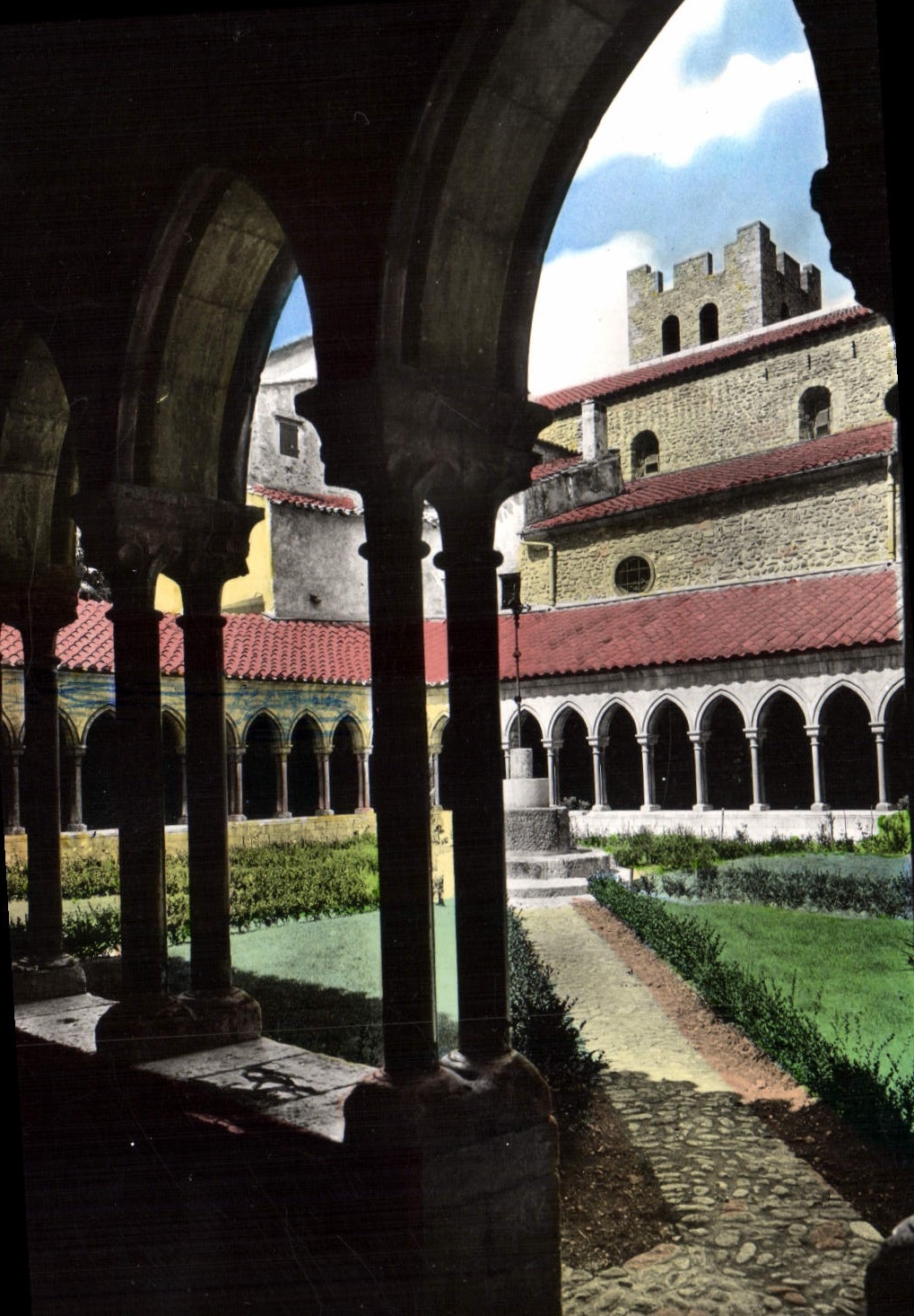 CPM Arles sur Tech P O le Cloitre 