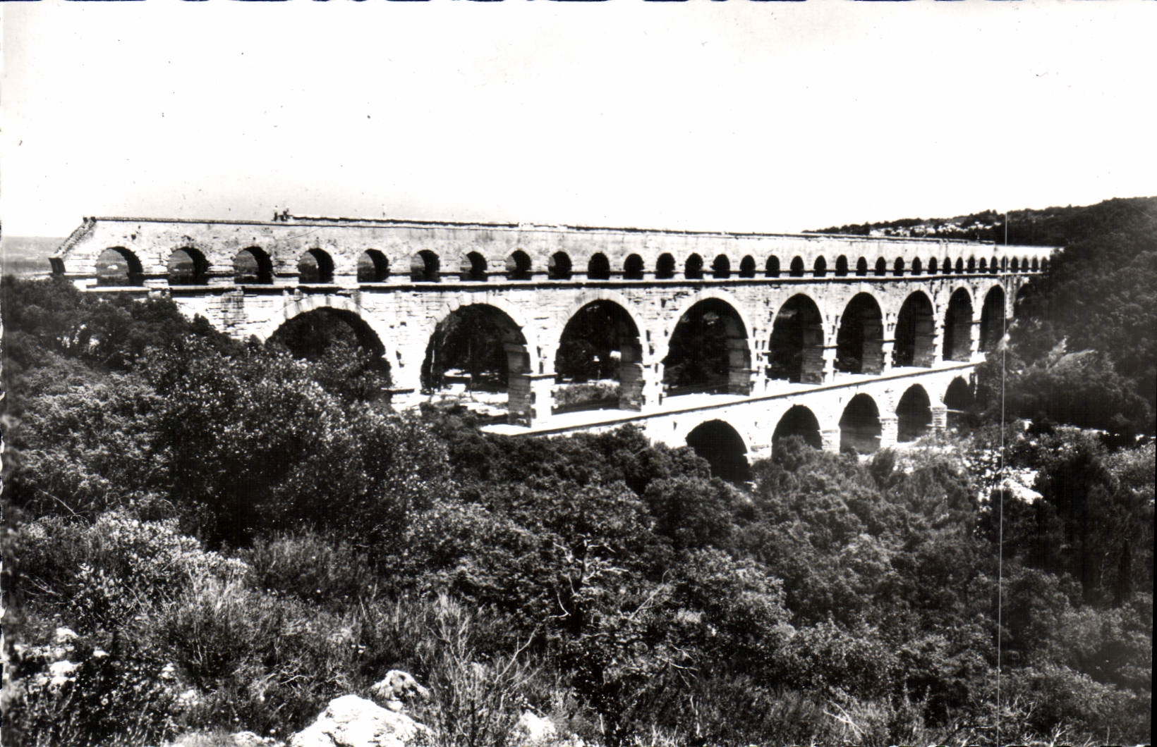 CPM Le Pont du Gard Gard Aqueduc romain construit avant l'ere chretienne sur l'ordre d'Agrippa pour 