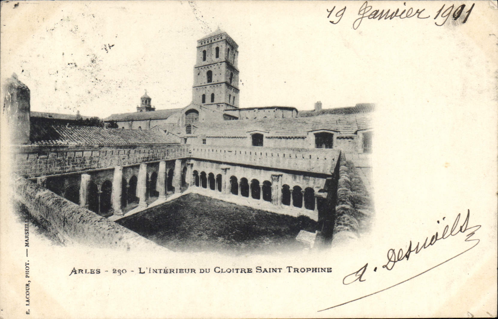 CPA Arles L'Interieur du Cloitre Saint Trophine 