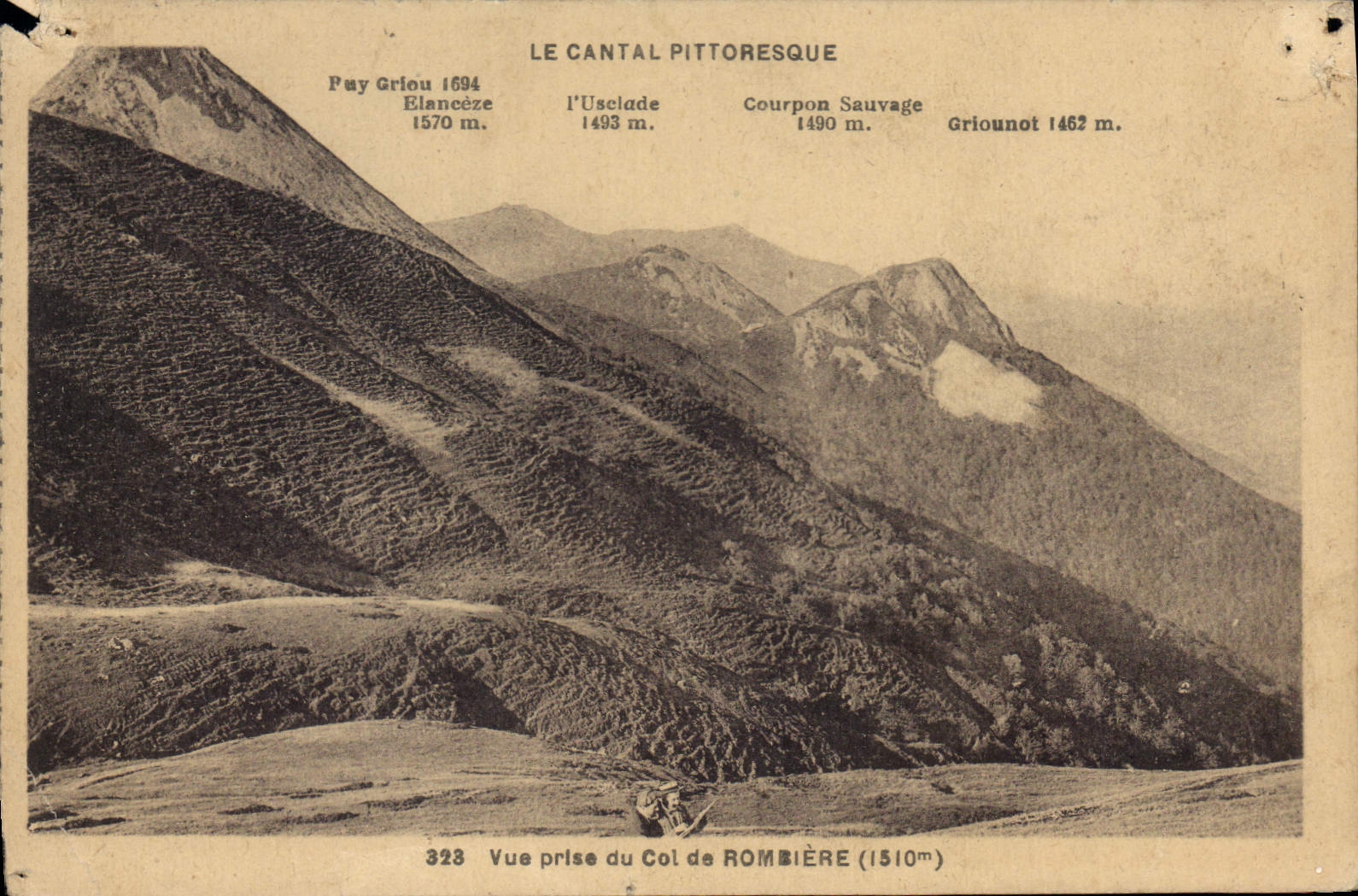 CPA Le Cantal Pittoresque vue prise du Col de Rombiere 
