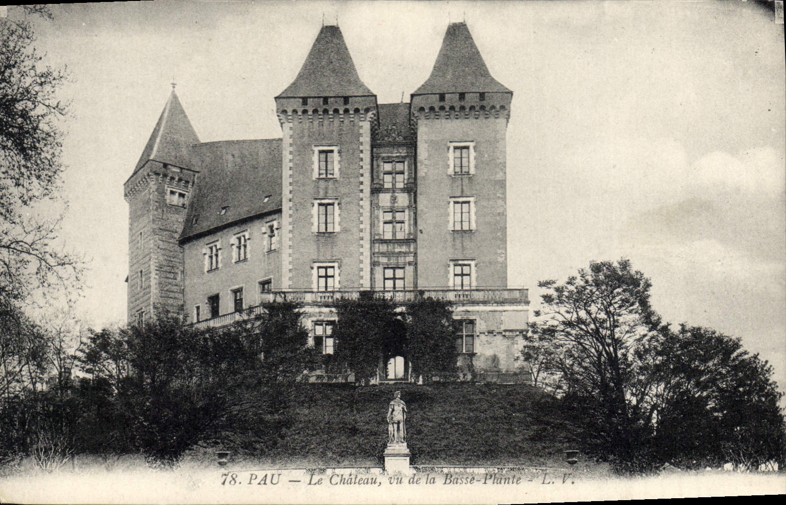 CPA Pau le chateau vu de la Basse Plante 