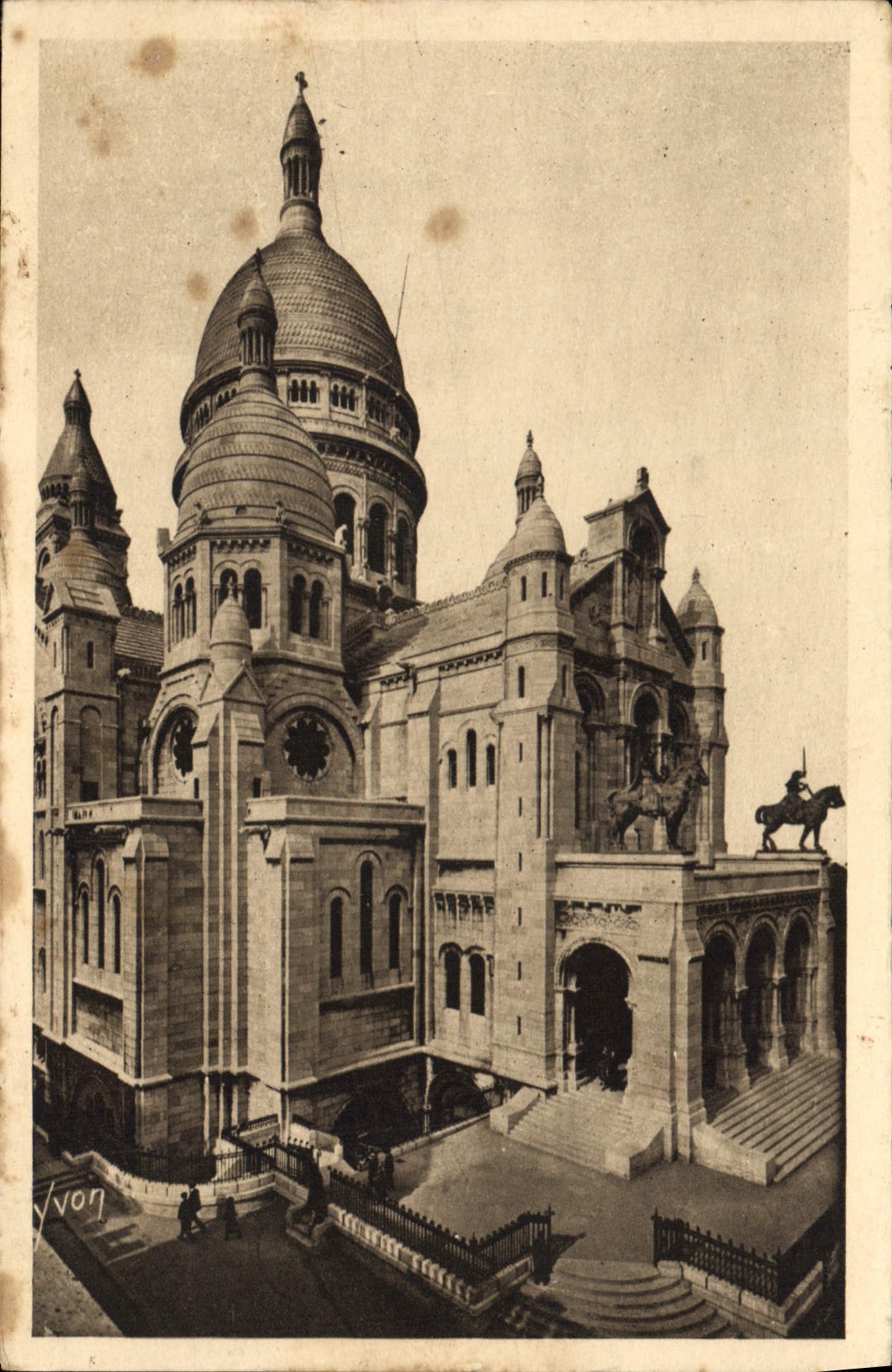 CPA Paris en Flanant Montmartre la Basilique du Sacre Coeur 