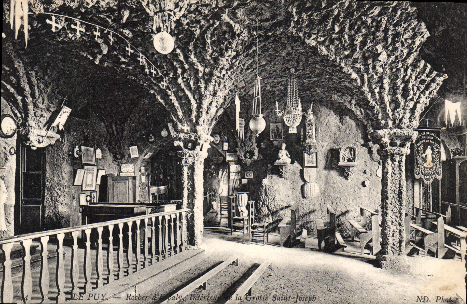 CPA Le Puy Rocher d'Espaly interieure de la Grotte Saint Joseph 