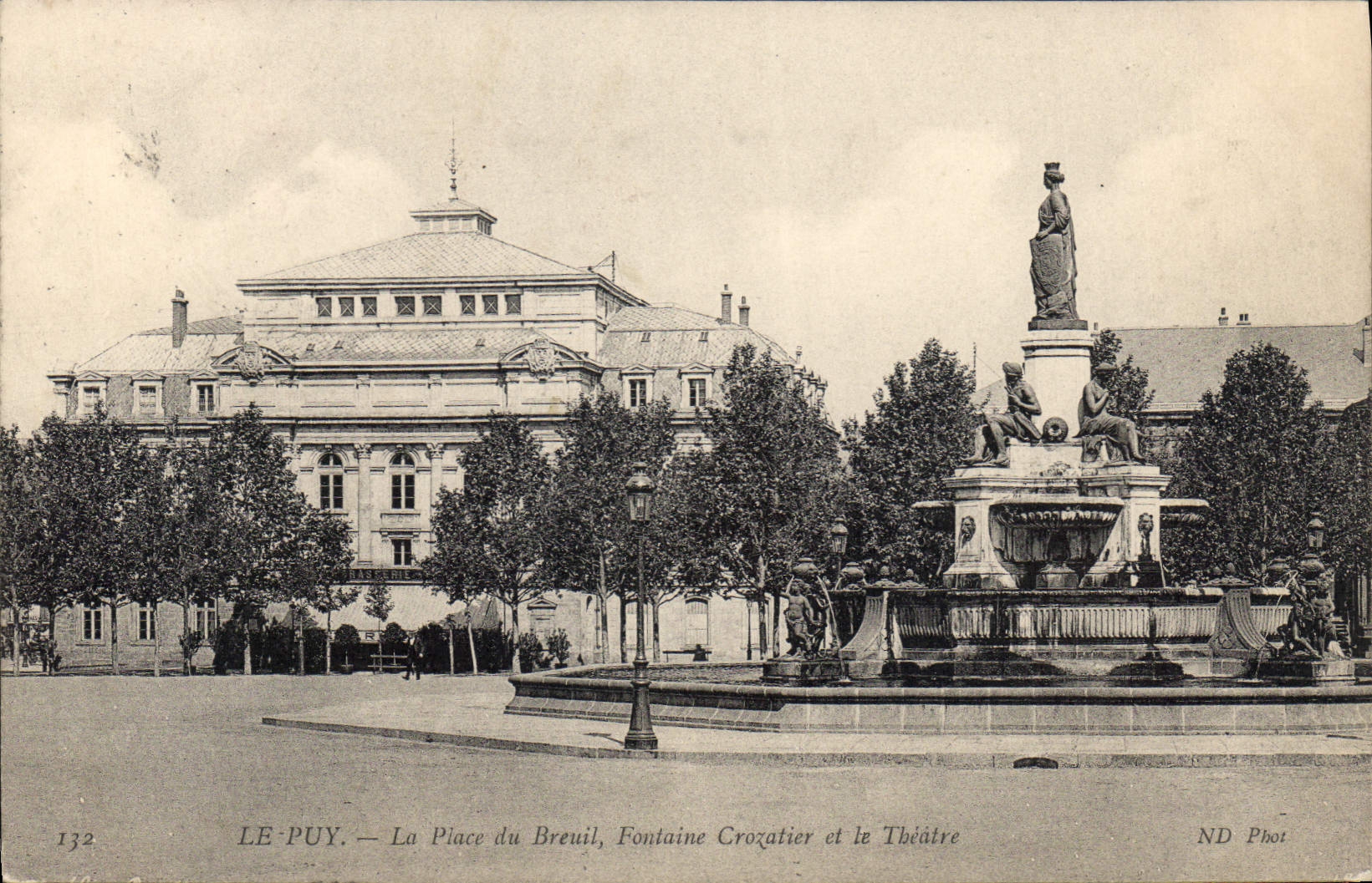 CPA Le Puy la place du Breuil Fontaine Crozatier et le Theatre 