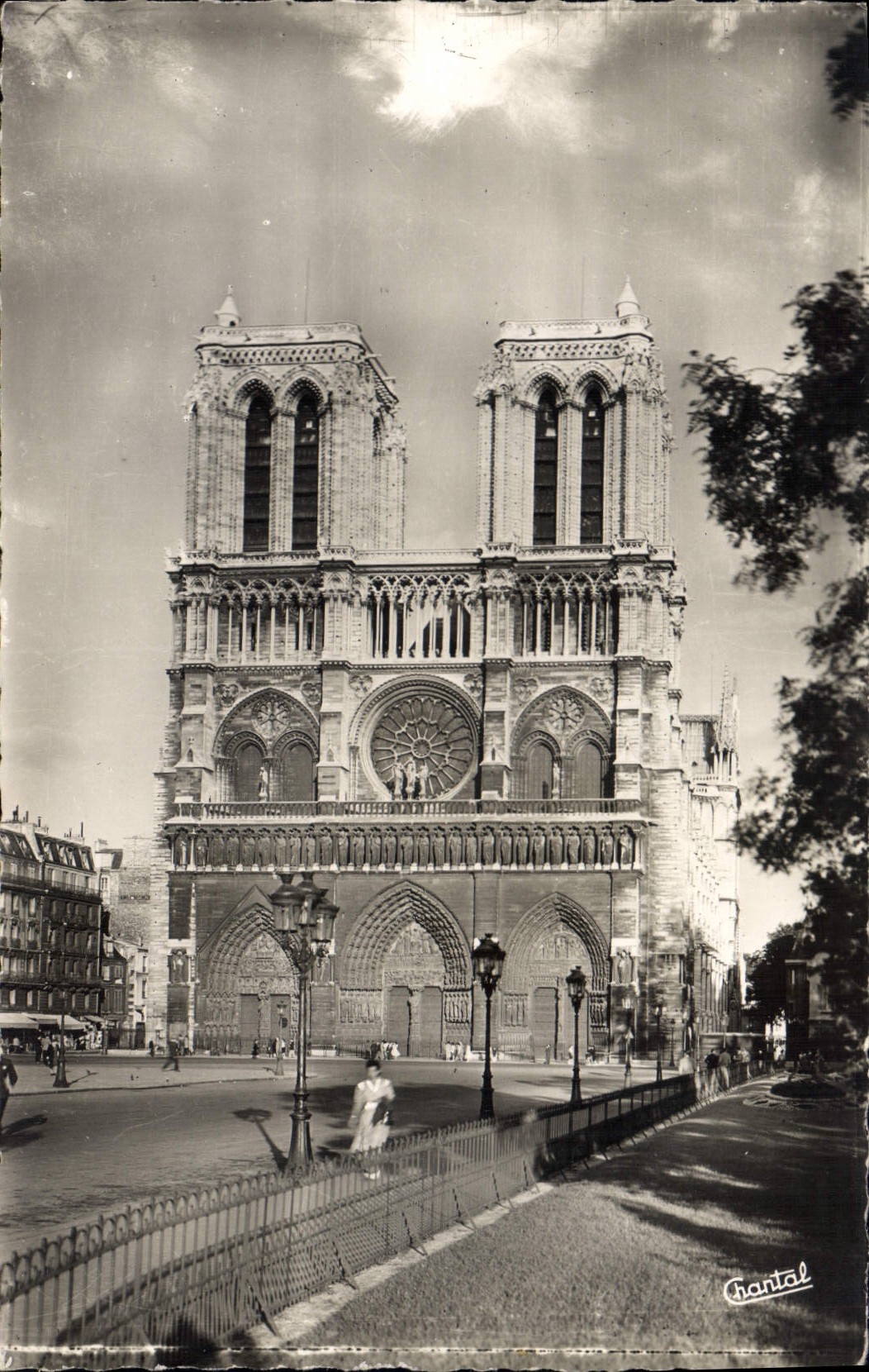 CPA Paris le Parvis de Notre Dame 