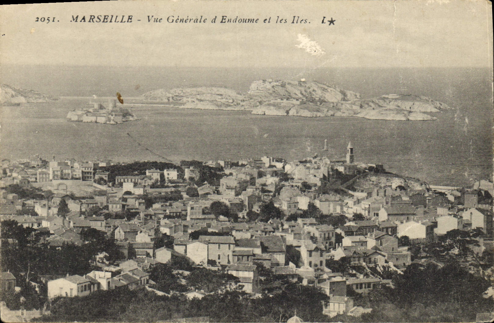CPA Marseille vue generale d'Endoume et les Iles 